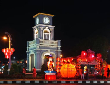 Phuket kasabasındaki Surin Circle saat kulesi. Phuket bölgesi. Tayland