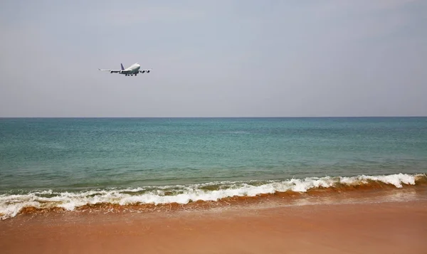 Θάλασσα Ανταμάν Κοντά Στο Διεθνές Αεροδρόμιο Πουκέτ Ταϊλάνδη — Φωτογραφία Αρχείου