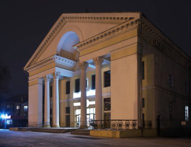 Kostroma 'da eski sinema Druzhba (Dostluk) binası. Rusça
