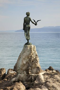 Opatija 'da martılı bakire. Hırvatistan
