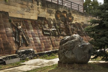 9 Nisan 'da Sighnaghi' de bir park. Kakheti. Georgia