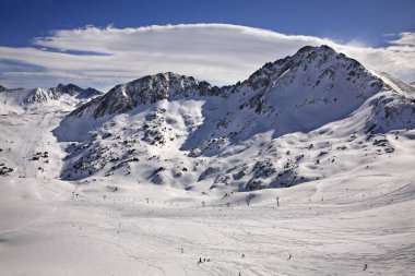 Encamp yakınlarında kayak pisti. Andorra.