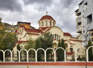 Pogradec 'teki Diriliş Kilisesi (ringjallja ngjallja). Arnavutluk