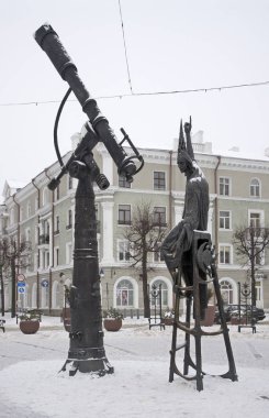 Mogilev 'deki yıldız gözlemcisi heykeli. Beyaz Rusya