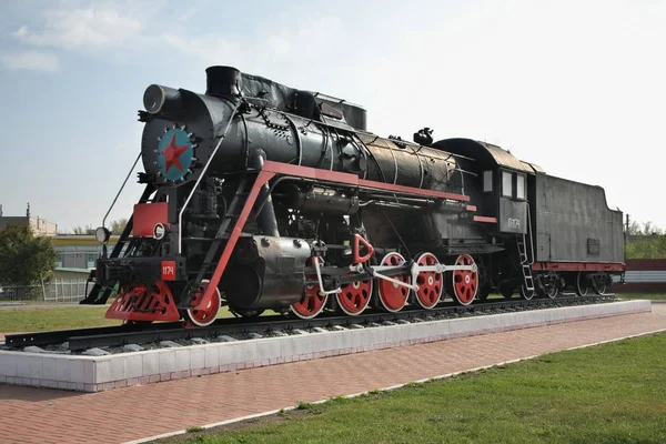 Velha Locomotiva Estação Ferroviária Biysk Altai Krai Sibéria Ocidental Rússia — Fotografia de Stock