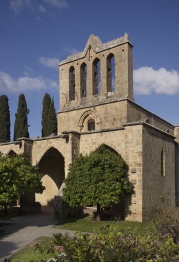 Kyrenia (Girne) yakınlarındaki Bellapais Manastırı. Kıbrıs