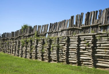 Biskupin 'deki eski kale. Polonya