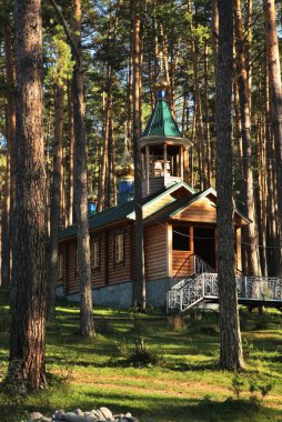 Chemal köyündeki Aziz Macarius Kilisesi. Altai Cumhuriyeti. Rusya