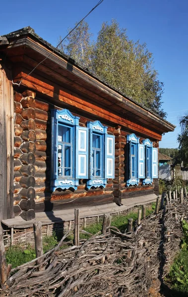 スロストキ村のシュクシンの子供時代の家 アルタイ地方 シベリア西部 ロシア — ストック写真