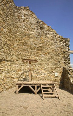 Niedzica kalesi - Niedzica yakınlarındaki Dunajec kalesi. Polonya