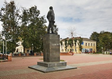 Yukhnov 'daki Lenin anıtı. Kaluga Oblastı. Rusya