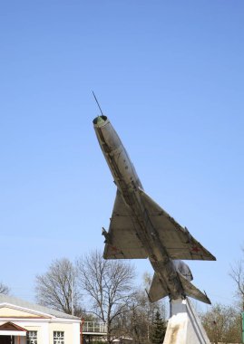 Anıt - uçak Mig-21 Toropets 'te. Tver Oblastı. Rusya