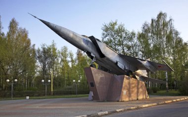 Dubna 'daki Uçak Mig 25 anıtı. Rusya