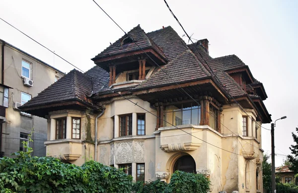 Budynek w Bukareszcie. Rumunia — Zdjęcie stockowe