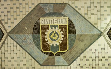 Lipetsk 'teki yeraltı yaya geçidinde bulunan Lipetsk arması. Rusya