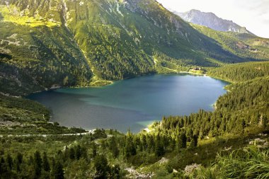 Zakopane yakınlarında deniz gözü (Morskie Oko) gölü. Polonya
