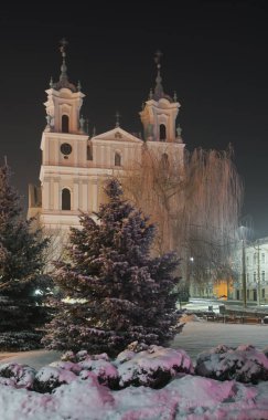 Grodno 'daki Sovyet meydanında Aziz Francis Xavier Katedrali. Beyaz Rusya