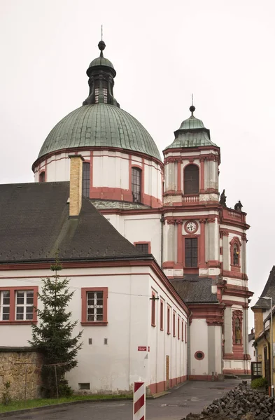 Базиліка Святого Лаврентія Jablonne Podjestedi Чеська Республіка — стокове фото