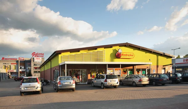 Terespol 'deki süpermarket Biedronka. Polonya