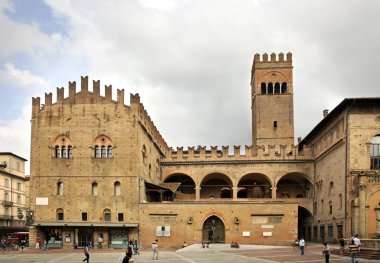 Palazzo dei Podesta, Bologna 'daki Neptün Meydanı' nda. İtalya