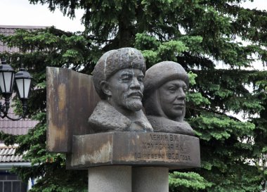 Yaropolets köyündeki Lenin ve Krupskaya anıtı. Volokolamsk bölgesi. Rusya
