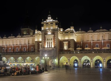Krakow Pazar Meydanı 'ndaki Kuaför Salonu (Sukiennice). Polonya