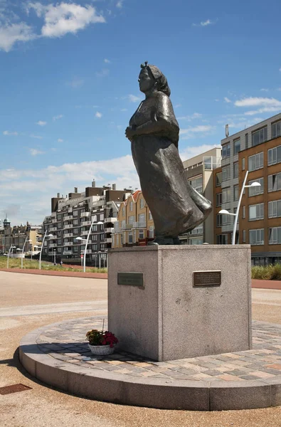 Памятник Жене Рыбака Vissersvrouw Районе Шевенинген Гаага Den Haag Южная — стоковое фото