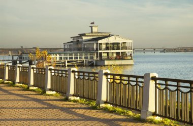 Kostroma 'daki Volga nehrinin seti. Rusya