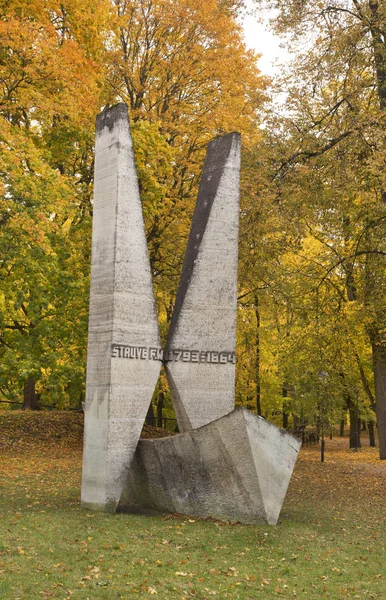 塔尔图托姆山的弗里德里希 格奥尔格 斯特劳夫纪念碑 爱沙尼亚 — 图库照片