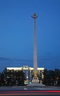 Karaganda 'daki Independence Meydanı' nda Bağımsızlık Stele 'si. Kazakistan
