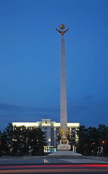 Estela Independência Praça Independência Karaganda Cazaquistão — Fotografia de Stock