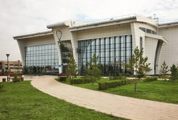 Edificio Pista Tenis Karaganda Kazajstán —  Fotos de Stock