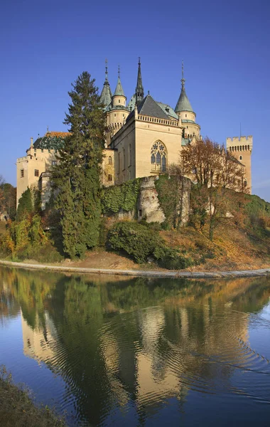 Widok na zamek Bojnice. Słowacja — Zdjęcie stockowe