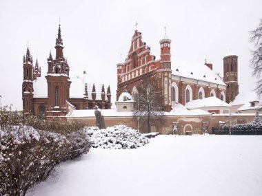 St. Anne Kilisesi ve Vilnius 'taki St. Francis ve St. Bernard Kilisesi. Litvanya