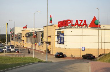 Zgorzelec Meydanı 'ndaki alışveriş merkezi Zgorzelec Plaza. Polonya