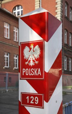 Zgorzelec 'teki Polonya ve Almanya sınırındaki John Paul Köprüsü' ndeki sınır karakolu. Polonya