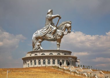 Tsonjin Boldog yakınlarındaki Cengiz Han Heykel Kompleksi. Moğolistan