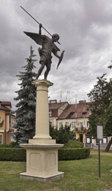 15 Ağustos 'ta Plonsk' ta Michael Archangel anıtı. Polonya