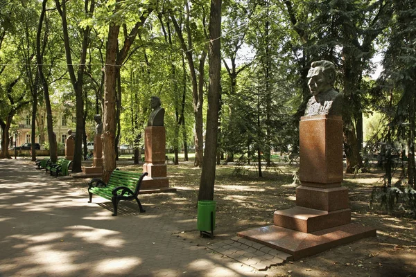 Callejón Los Clásicos Parque Central Stefan Grande Kishinev Moldavia — Foto de Stock