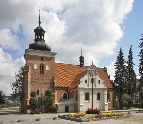 Wladysawの聖救い主教会I Lokietek公園Wloclawk ポーランド — ストック写真