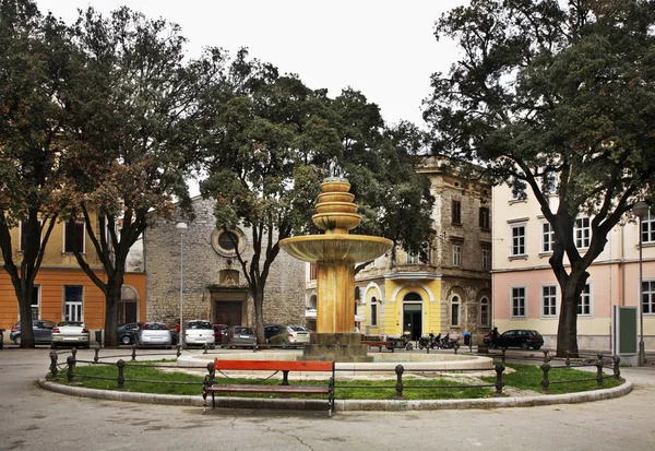 Fontana Sulla Piazza Pola Croazia — Foto Stock