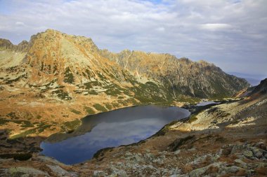 Zakopane yakınlarında Beş Göller Vadisi. Polonya