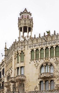 Barcelona 'daki eski bina. İspanya