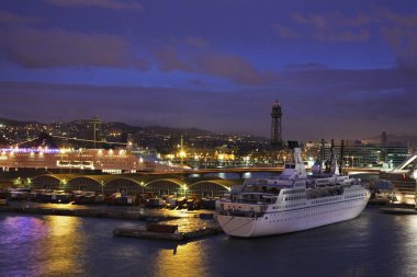 Barcelona limanı. İspanya