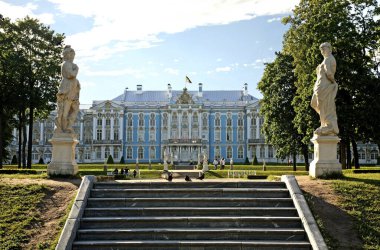 Saint Petersburg yakınlarındaki Tsarskoye Selo Çar Köyü 'ndeki Catherine Sarayı. Rusya