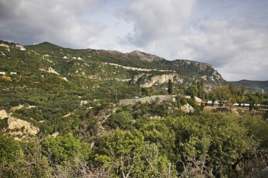 Palaiokastritsa yakınlarındaki dağlar. Yunanistan