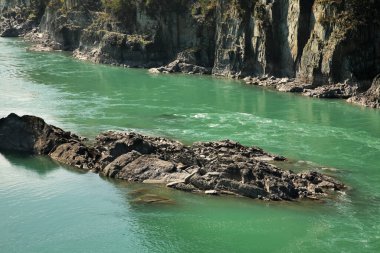 Chemal köyü yakınlarındaki Katun nehri. Altai Cumhuriyeti. Rusya