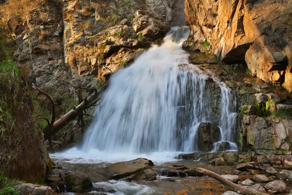 Kamyshlinsky Barangol Köyü Yakınlarındaki Kamyshla Nehrine Düşüyor Altai Cumhuriyeti Rusya — Stok fotoğraf