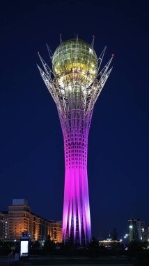 Bayterek anıtı - Astana 'da uzun kavak ağacı. Kazakistan