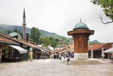 Saraybosna 'daki Bascarsija Meydanı' ndaki Sebilj çeşmesi. Bosna-Hersek